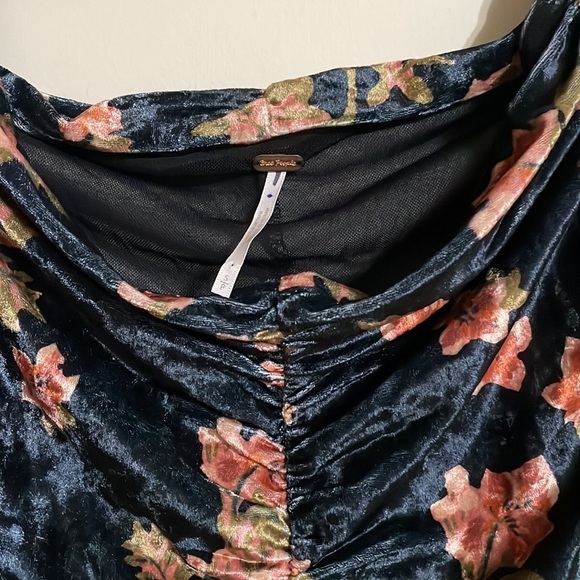 Free People Reina Top Floral Velvet Ruched Off Shoulder - Picture 4 of 9